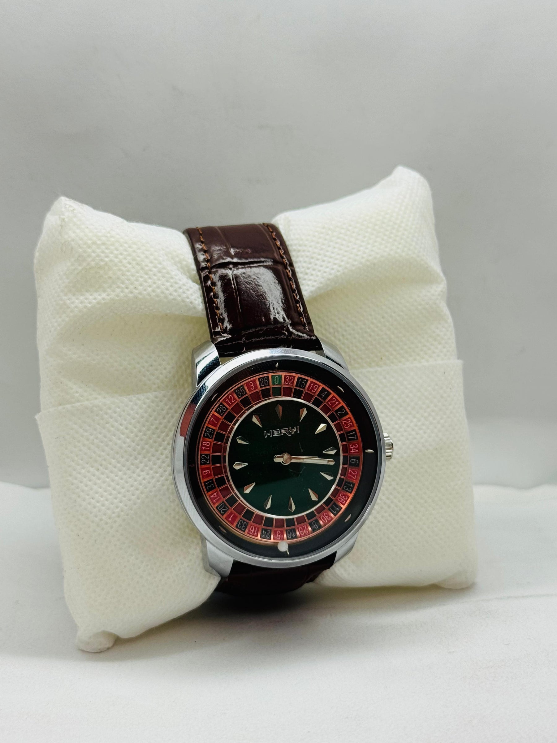 HERYI CASINO 360 ROTATING DAIL WITH CLASSIC SCRATCH LESS LETHER STRAP